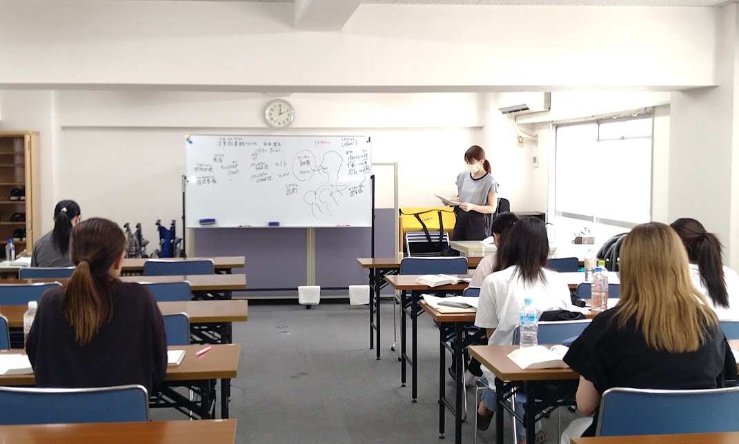 ステップ岡山駅前校の教室の様子